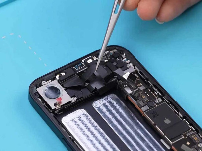 Ремонт материнской платы iPhone 16e