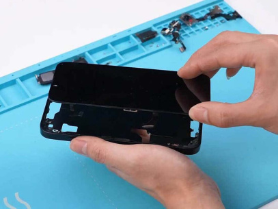 Перепайка микросхемы и устранение ошибки дисплея iPhone 16e